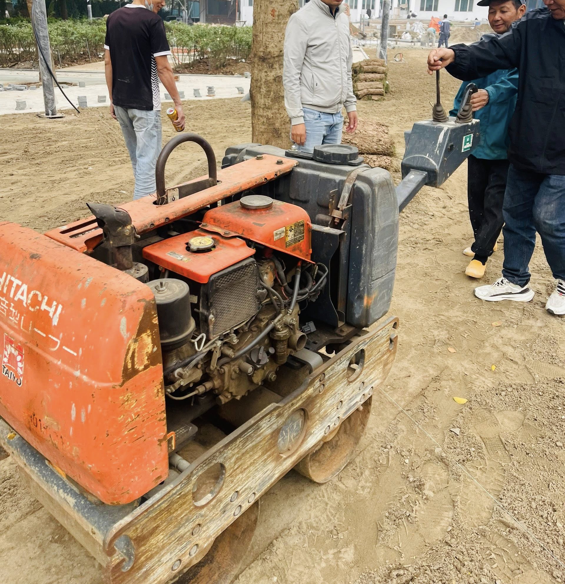 Cho Thuê Máy Lu Rung Mini Dắt Tay Tuyên Quang